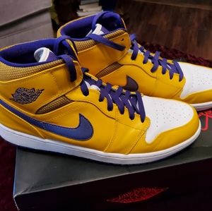 Mens Nike Air Jordan 1 Mid "Lakers".
